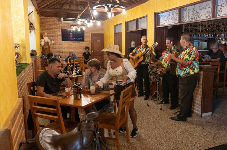 La Carreta, a landmark Havana restaurant once owned by the government, has been reopened as a private business by two recent partners, a Cuban American and a local businessman.
