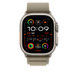 Alpine Loop i oliven som viser Apple Watch med 49 mm urkasse, sideknapp og digital crown