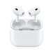 Vnitřní strana, AirPods Pro a MagSafe nabíjecí pouzdro, mikrofony s potlačováním hluku na vrchu pravého i levého sluchátka, obě sluchátka mají silikonové špunty. Pohled shora na otevřené MagSafe pouzdro se stříbrnými panty.