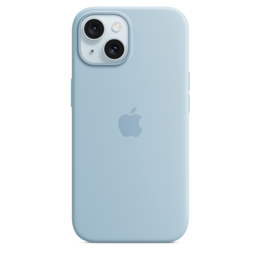 Siliconenhoesje met MagSafe voor iPhone 15 in de kleur lichtblauw, geïntegreerd Apple logo in het midden, bevestigd op een iPhone 15 in de kleur blauw, die zichtbaar is door de uitsparing voor de camera’s.