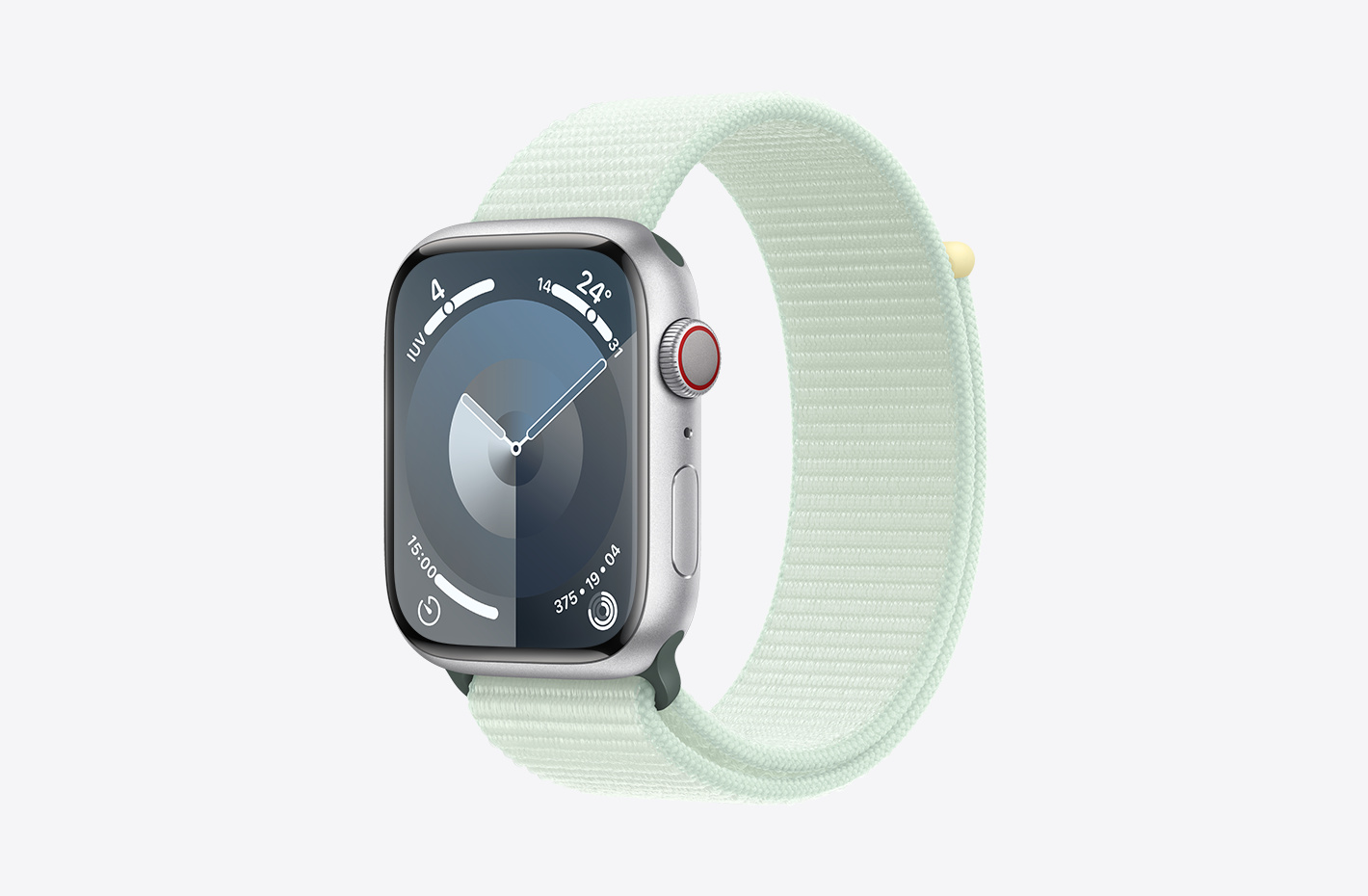 Apple Watch com caixa prateada de alumínio com acabamento fosco e imagem angulada de uma pulseira loop esportiva menta-suave (verde), que tem fecho fácil de ajustar e camada dupla de trama de nylon.