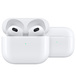 AirPods (第三代) 的正面视图，图中耳机位于打开的带有镌刻的充电盒之中，旁边还有一个闭合的带有镌刻的充电盒。