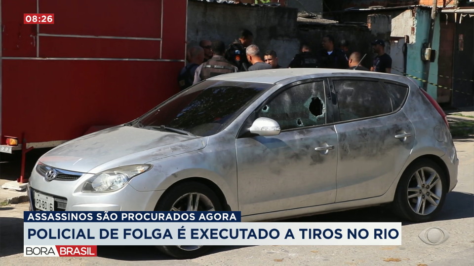 Policial tem carro alvejado e é morto em Duque de Caxias