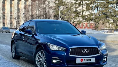 Премиум-седан Infiniti в дорогом цвете продают в Барнауле за 2,5 млн рублей