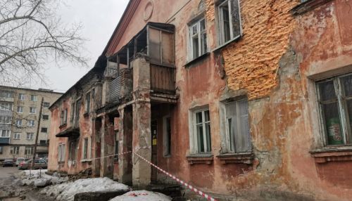 В Барнауле эвакуированные жильцы дома ждут решения спецкомиссии