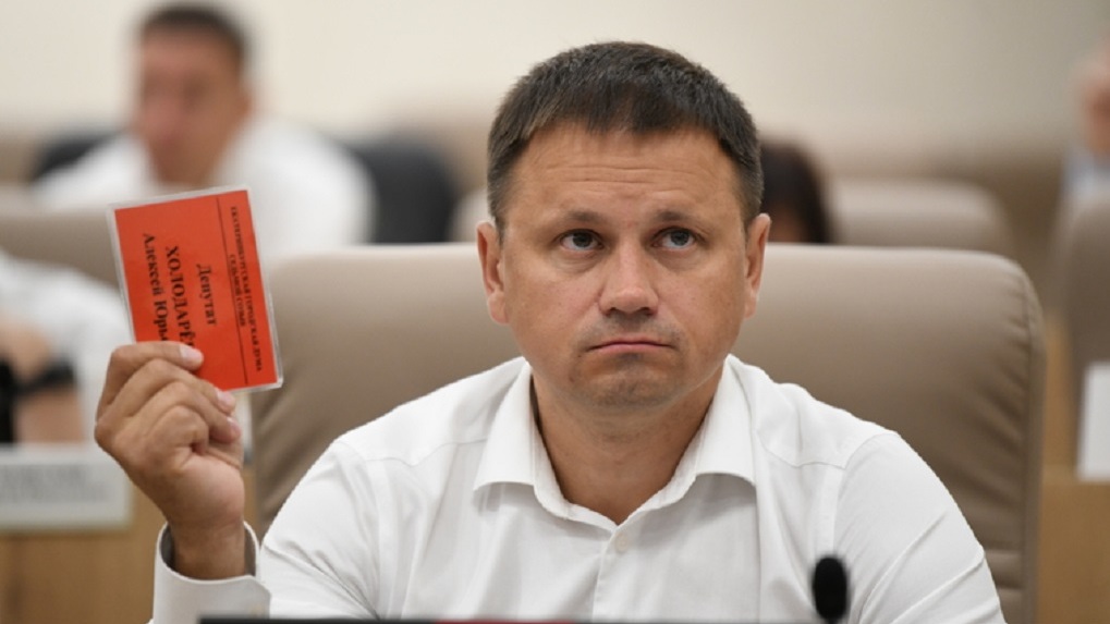 Полиция задержала депутата гордумы Алексея Холодарева, осудившего спецоперацию. Ему грозит арест