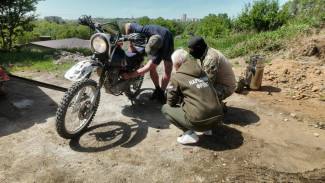 Приехавший в Крым турист отдал свой мотоцикл и снаряжение бойцам СВО