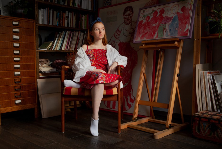«Роды — моя глубокая рана»: Художница Анна Самойлова о выставке «Немолоко»