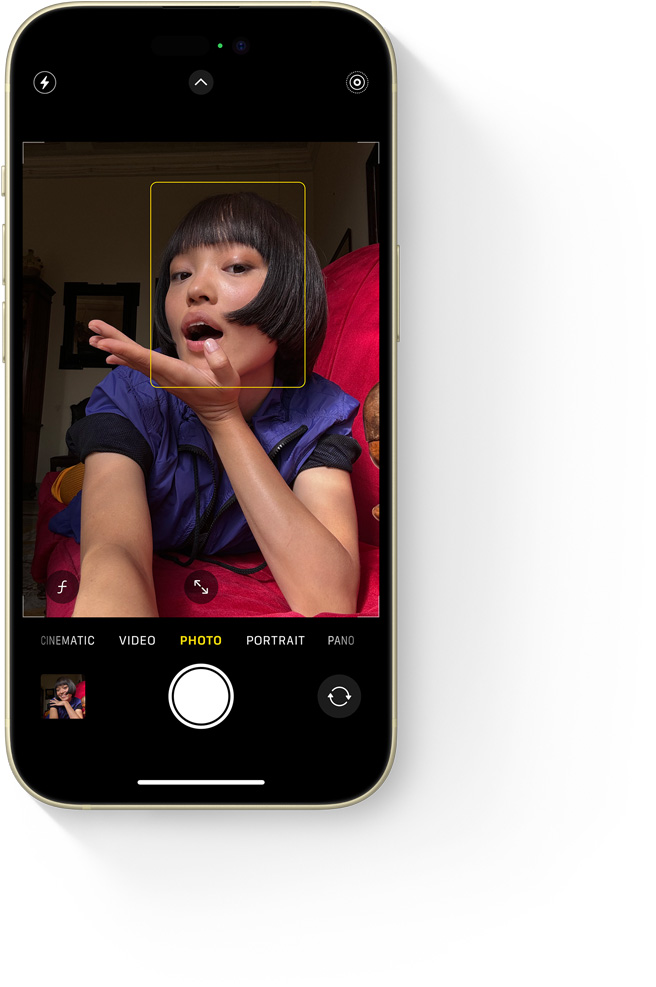 Selfie, na którym widać dziewczynę, wykonane za pomocą przedniego aparatu TrueDepth