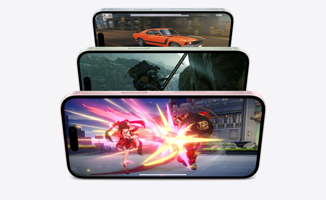 Três aparelhos iPhone alinhados na horizontal mostram exemplos diferentes de jogos rápidos e fluidos.