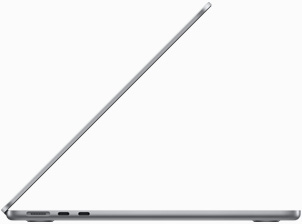 Πλάγια όψη του MacBook Air σε Διαστημικό Γκρι