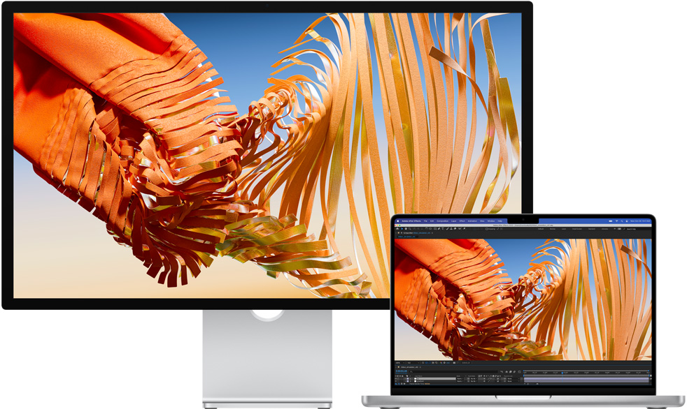 MacBook Pro alături de Studio Display