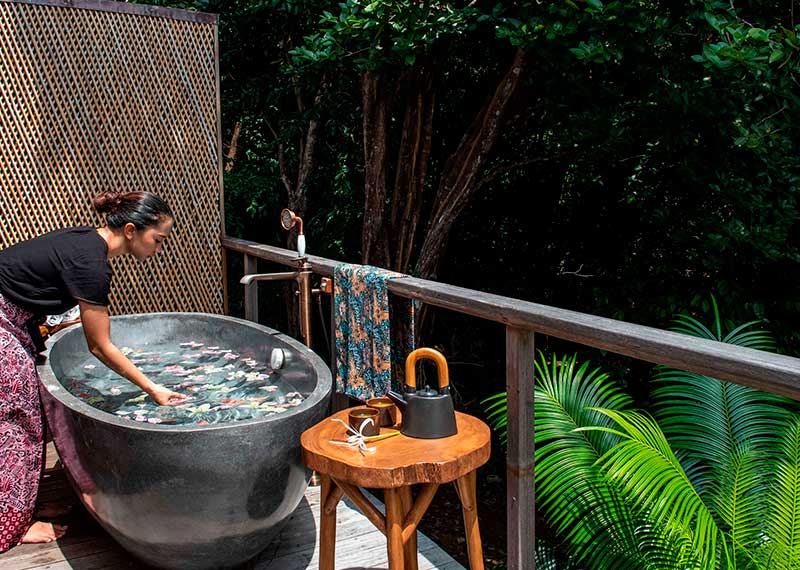 Outdoor Bath experience, wellbeing trends, Elang at Bawah Reserve, Indonesia