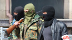 Вооруженные люди в Донецке (фото 16 апреля 2014 года)