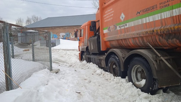 В Коми из-за нечищенных дворов мусоровозы не могут добраться до контейнерных площадок