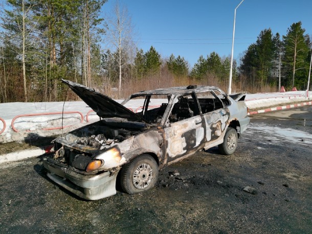 Народный корреспондент: «В Емве на заправке сгорел автомобиль»