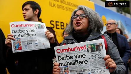 Турция: Генеральный секретарь Ягланд обеспокоен мерами, принятыми в условиях чрезвычайного положения, и ситуацией с обеспечением свободы выражения мнений