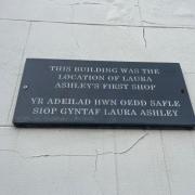 The plaque outside Laura Ashley's first shop in Machynlleth.