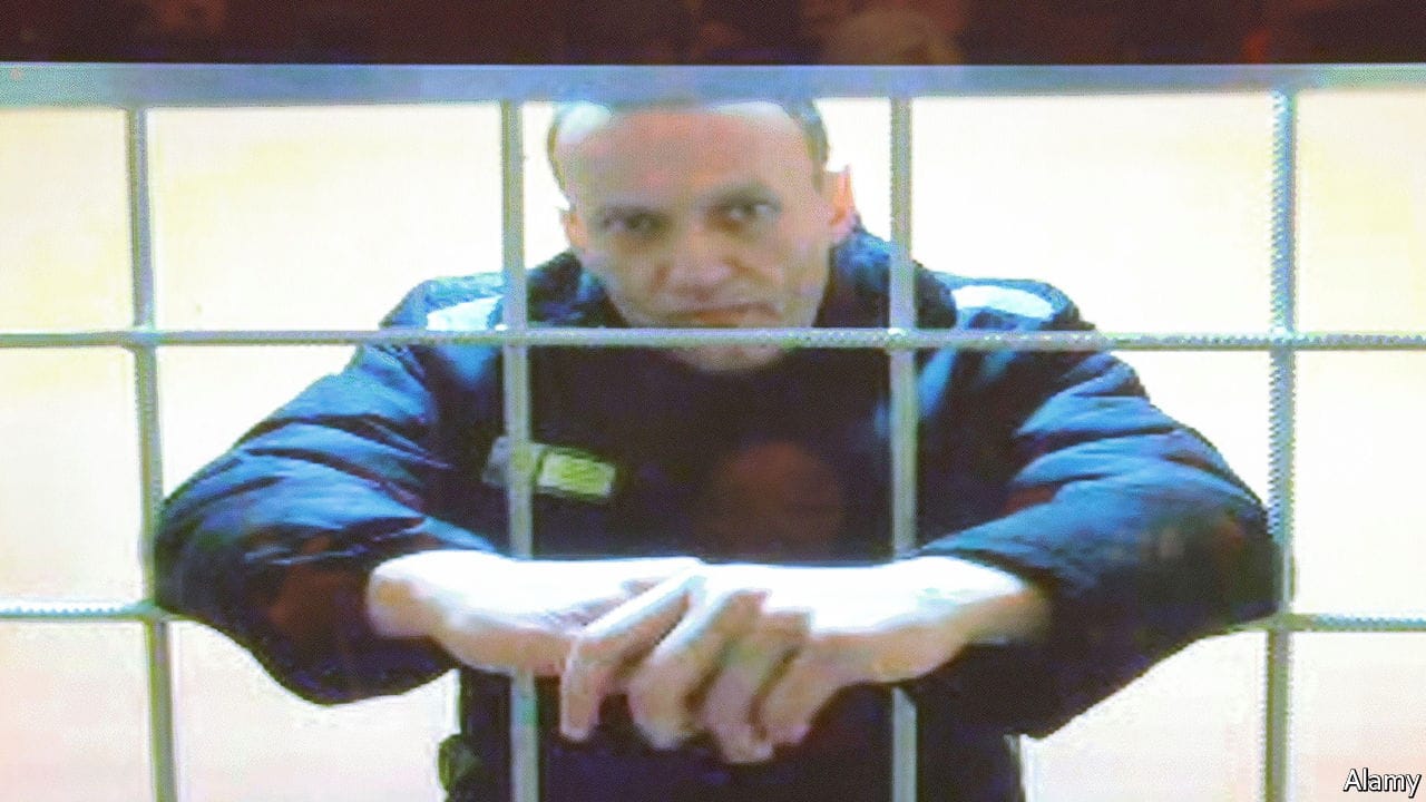 2J9KD9Y Russian opposition leader Alexei Navalny is seen on a screen via a video link from the IK-2 corrective penal colony in Pokrov during a court hearing to consider an appeal against his prison sentence in Moscow, Russia May 24, 2022. REUTERS/Evgenia Novozhenina