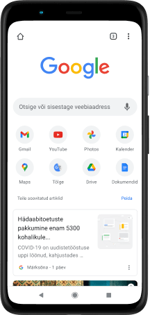 Telefon Pixel 4 XL, mille ekraanil on saidi Google.com otsinguriba, lemmikrakendused ja soovitatud artiklid.