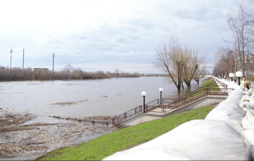 Уровень воды в реке Тобол в Кургане в ближайшие дни достигнет отметку в 10 метров, из-за паводка эвакуированы почти 14 тыс. человек - Куренков