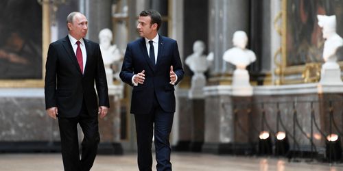 Vladimir Poutine et Emmanuel Macron en 2017. 