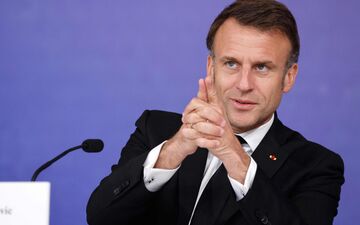 Emmanuel Macron annonce une troisième convention citoyenne en 2024. AFP / Ludovic MARIN / POOL