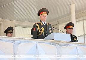 Генерал-лейтенант Виктор Хренин представил личному составу Военной академии Республики Беларусь нового начальника