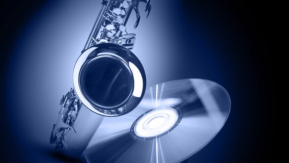 Saxophone mit CD © fotolia.com Foto: ThorstenSchmitt, jasoncphoto