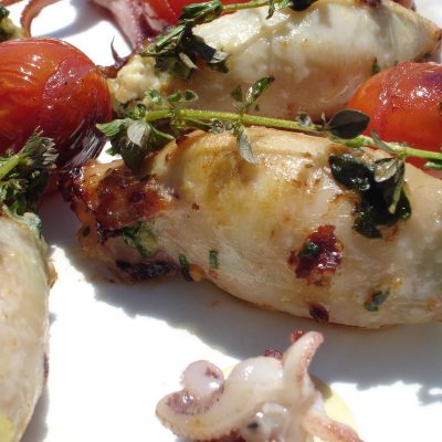 Праздничная закуска — кальмары, фаршированные овощами и рисом - рецепт с фото
