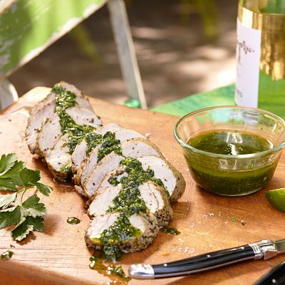 Свиная вырезка, приготовленная в мультиварке под травяным соусом - рецепт с фото