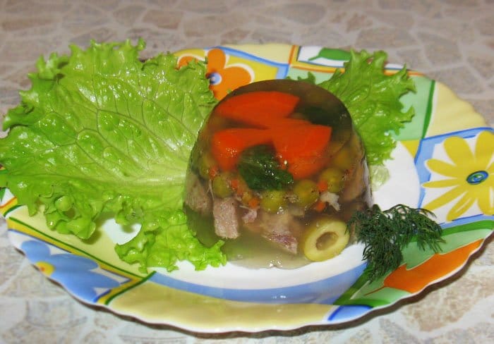 Заливное из языка с овощами - рецепт с фото