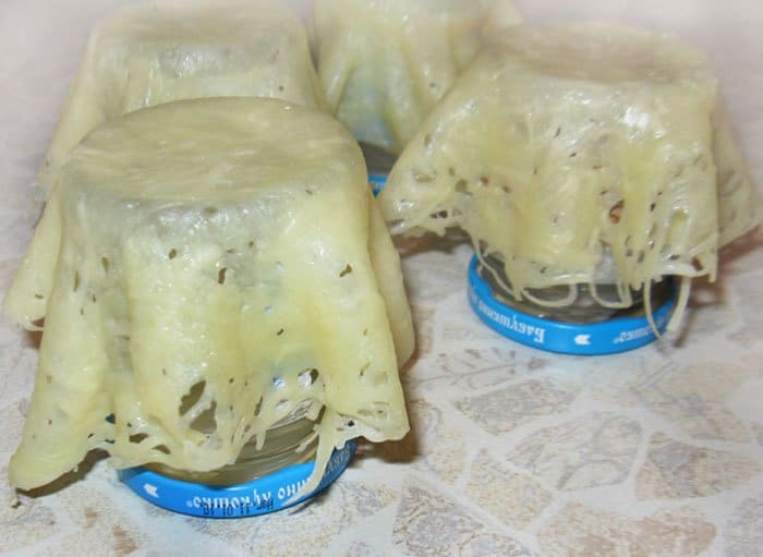 Фото рецепта - Сырные корзинки с салатом из языка - шаг 3