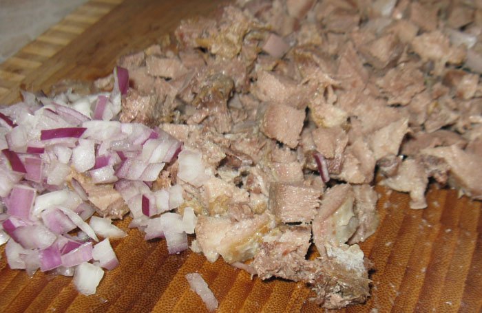 Фото рецепта - Сырные корзинки с салатом из языка - шаг 5
