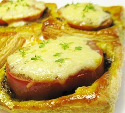 Тарталетки с соусом песто и помидорами - рецепт с фото