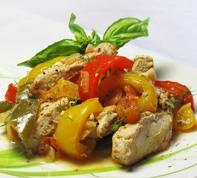 Тунец под соусом из болгарских перцев - рецепт с фото