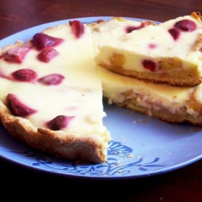 Пирог из песочного теста с фруктами и ягодами - рецепт с фото