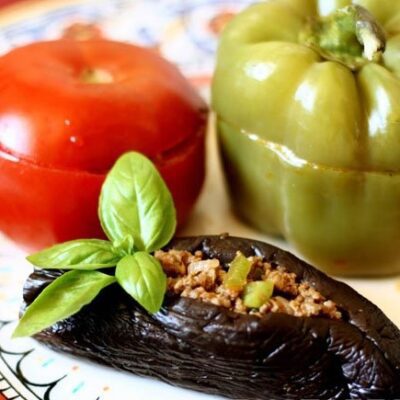 Фаршированные баклажаны, перец и помидоры - рецепт с фото