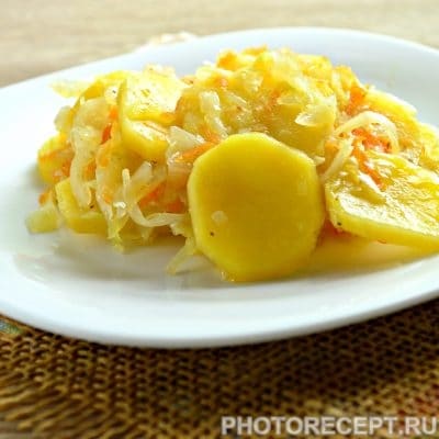Картошка с капустой на сковороде - рецепт с фото