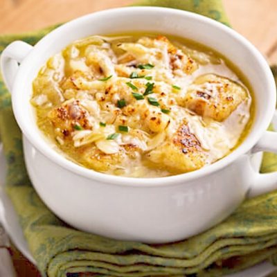 Постный луковый суп на овощном бульоне - рецепт с фото
