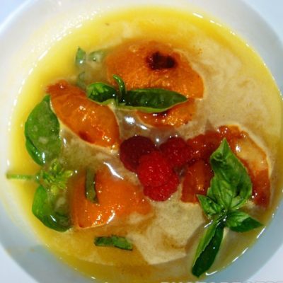 Десертный суп из ананасов и карамелизированных абрикосов - рецепт с фото
