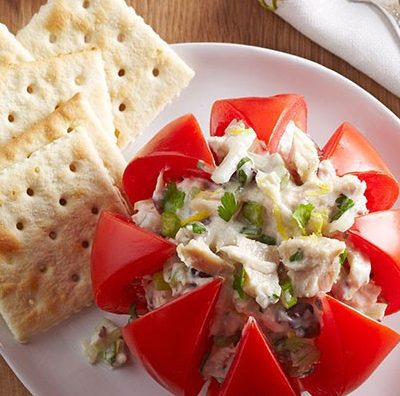 Фаршированный помидор салатом из тунца с сельдереем - рецепт с фото