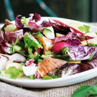 Салат из красной рыбы с овощами - рецепт с фото