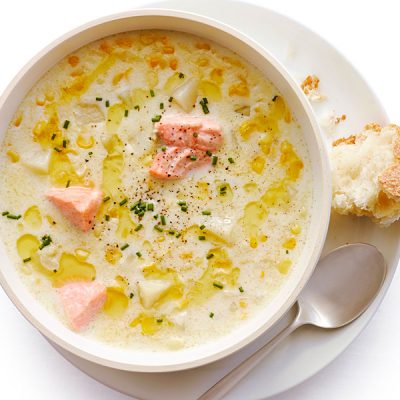 «Зимний» суп из лосося, кукурузы со сливками - рецепт с фото