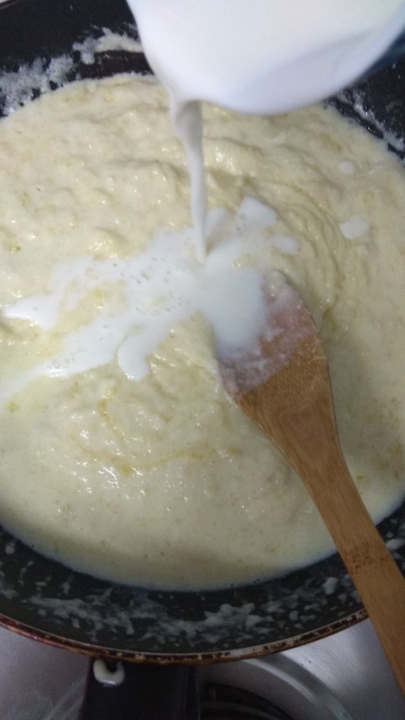 Фото рецепта - Куриные окорочка в сливочном соусе (Шкмерули) - шаг 3