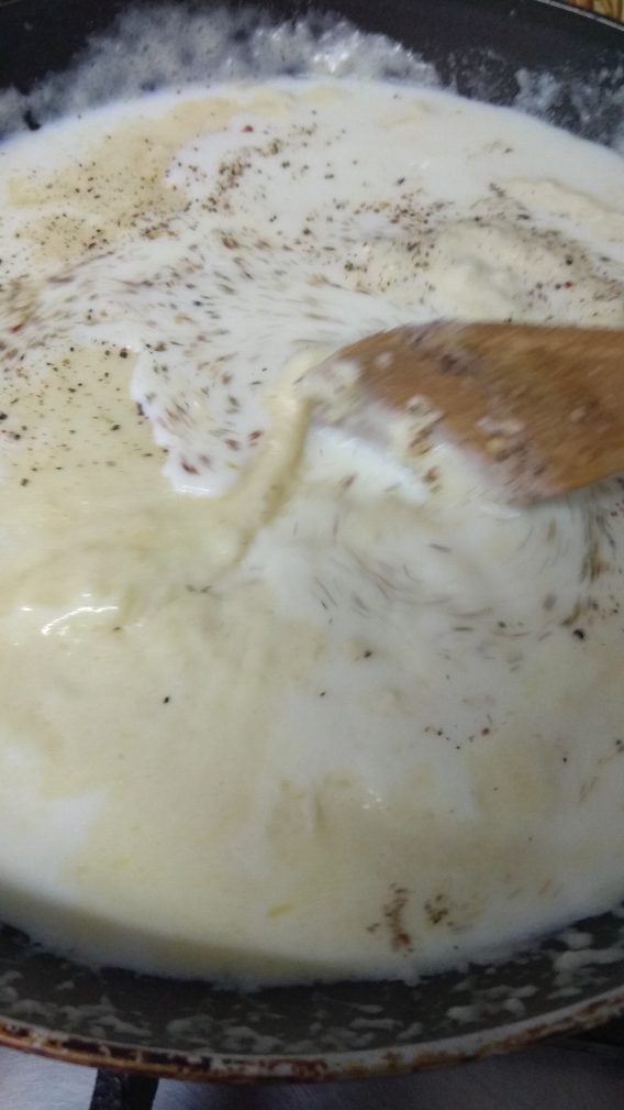 Фото рецепта - Куриные окорочка в сливочном соусе (Шкмерули) - шаг 4