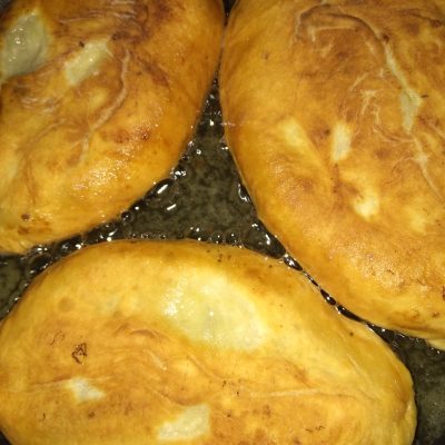 Жареные пирожки с картофелем и куриной печенью - рецепт с фото