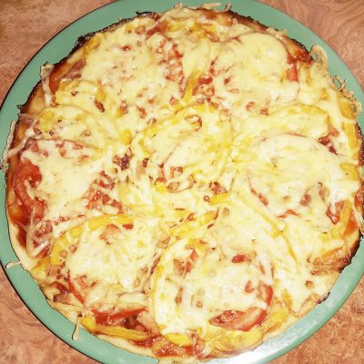 Пицца домашняя на дрожжевом тесте с томатами - рецепт с фото