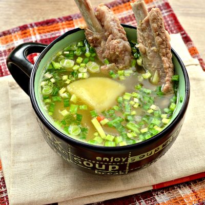 Картофельный суп со свиными ребрышками - рецепт с фото
