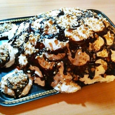 Бисквитный торт «Черепаха» со сметанным кремом и шоколадом - рецепт с фото